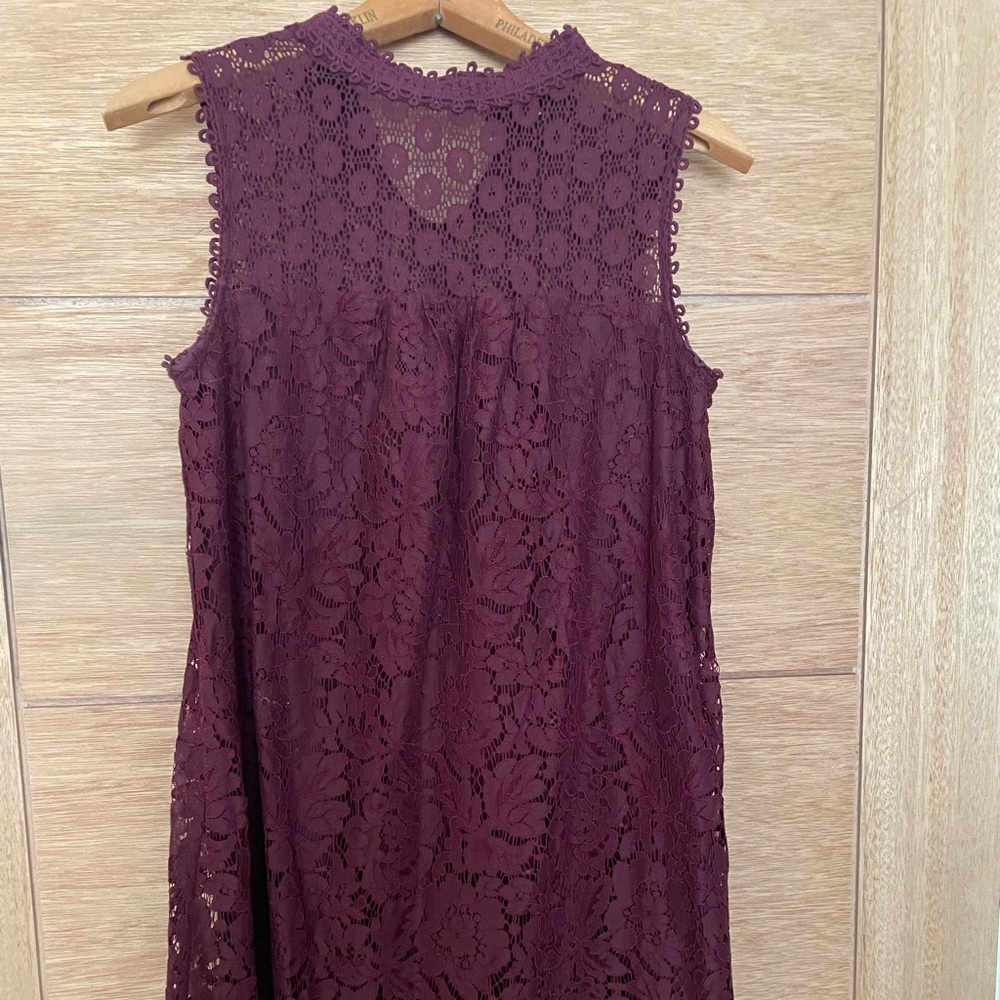 Lace dress, looks extra small